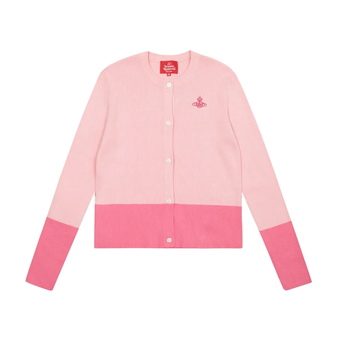 vivienne west wood Vivienne contrasting high-end Korean-style cardigan knitted sweater wool 2024 autumn latest style 🧩 15% merino cotton wool 85% wool blend 🧩Correct Italian 🇮🇹100% wool washed wheat logo Size: S -M- L Color: blue pink black gray